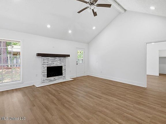 4th image of 104 Cedar Ct