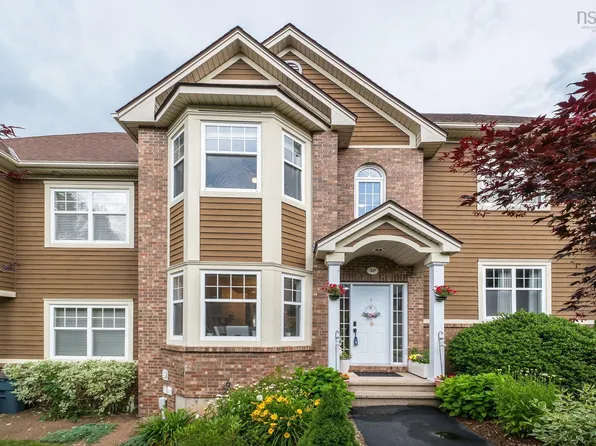 38 Greenside Ln, Halifax, NS B4B 2A1