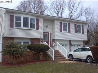 42 Sylvan Lake Blvd, Bayville, NJ 08721