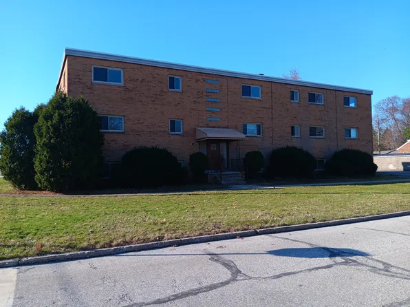 7307 Brookside Dr APT 14, Brooklyn, OH 44144