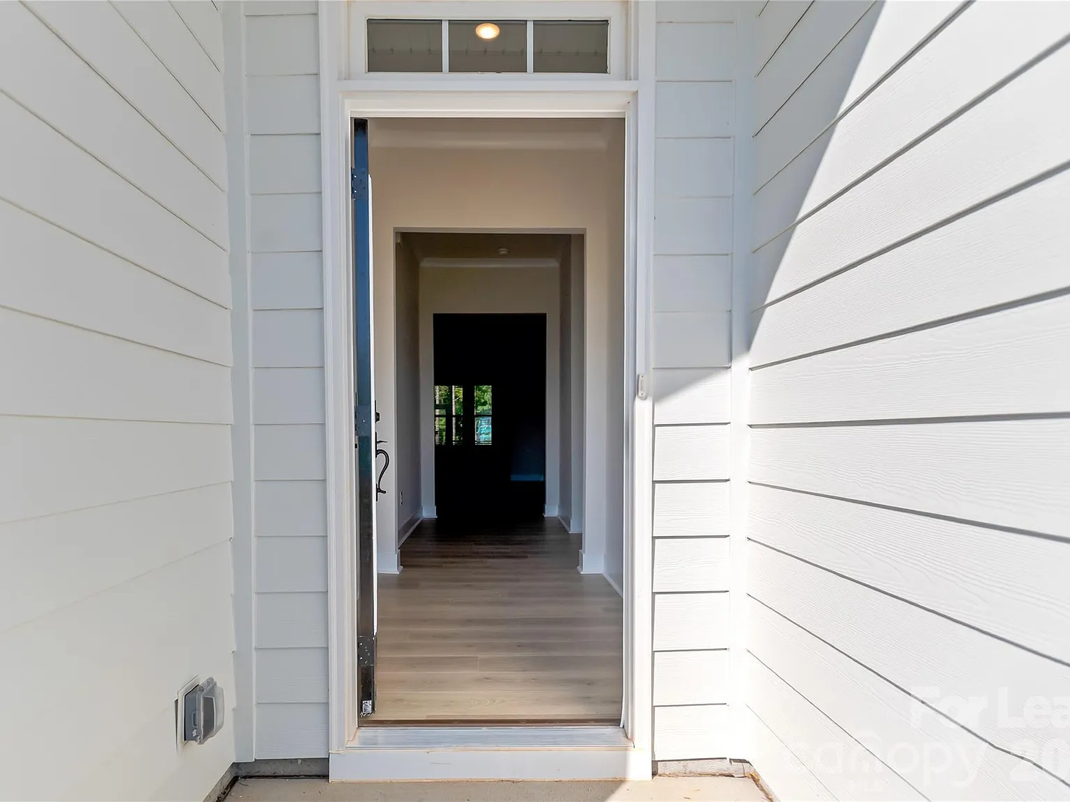 3 bed, 3.0 bath, 1902 sqft, $2,450 — Photo 3
