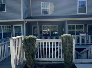 10 Manorwood Dr #10, Branford, CT 06405