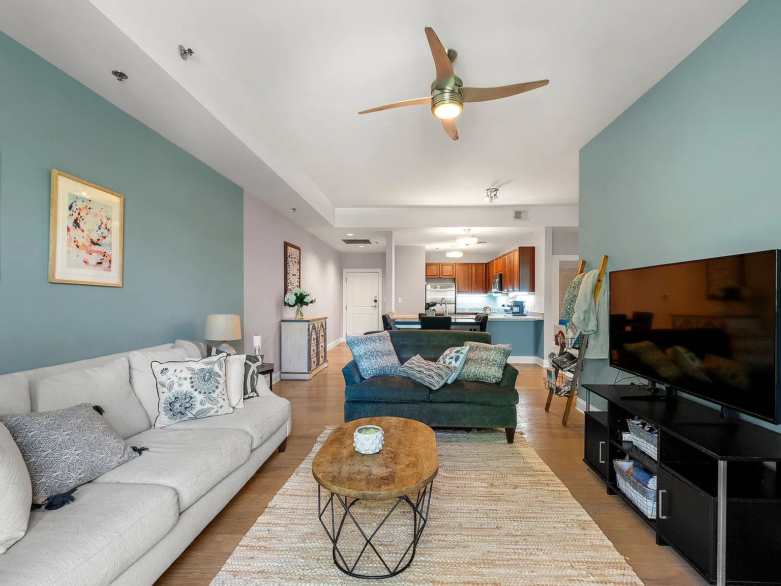 1 bed, 934 sqft, $2,200 — Photo 3