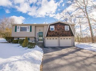 20 Charlton Rd, Dudley, MA 01571