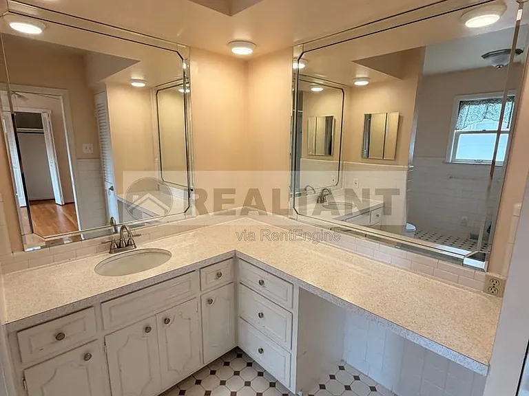 2039 Fontaine Rd — Photo 10