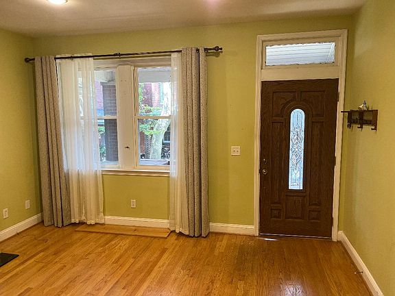 3rd image of 110 Winchester Pl