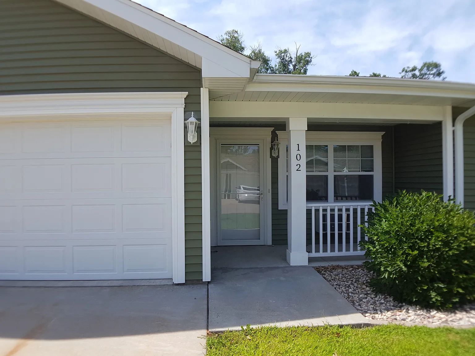 3 bed, 1.5 bath, 1244 sqft, $950 — Photo 2