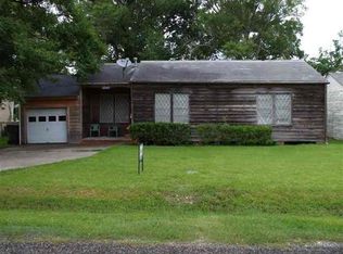 3040 Boyd Ave, Groves, TX 77619