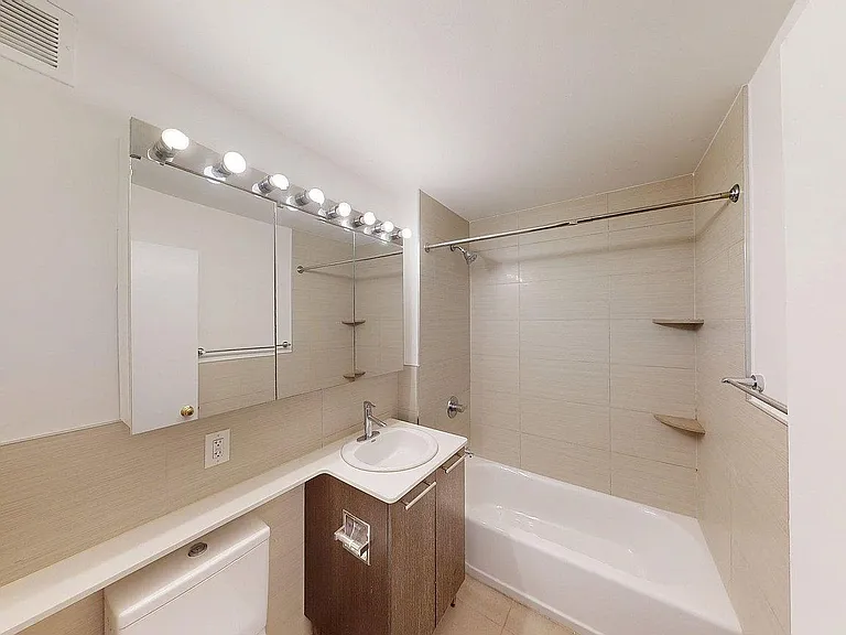 121 Reade St #4B — Photo 9