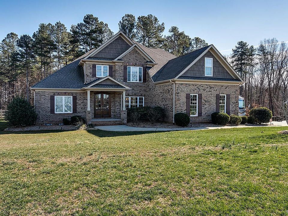 1st image of 136 Orchard Farm Ln