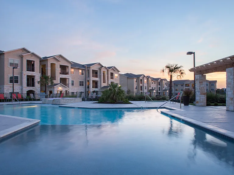 Silverado Apartments — Photo 10