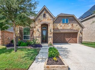 909 Red Deer Dr, Euless, TX 76039