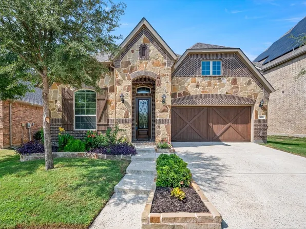 909 Red Deer Dr, Euless, TX 76039