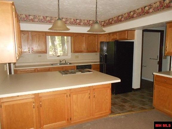 4th image of 327 W Fairway Dr