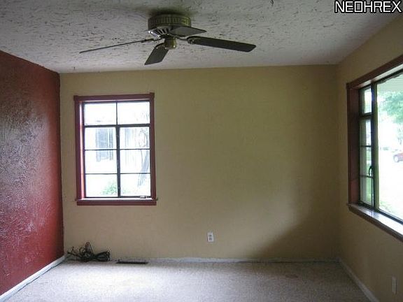 3rd image of 25594 Chatworth Dr