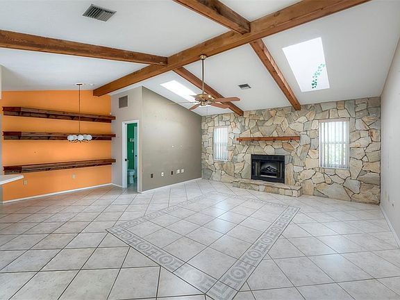 5th image of 472 E Shade Dr