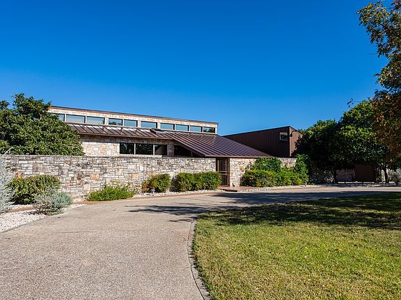 3rd image of 207 Lakewood Dr