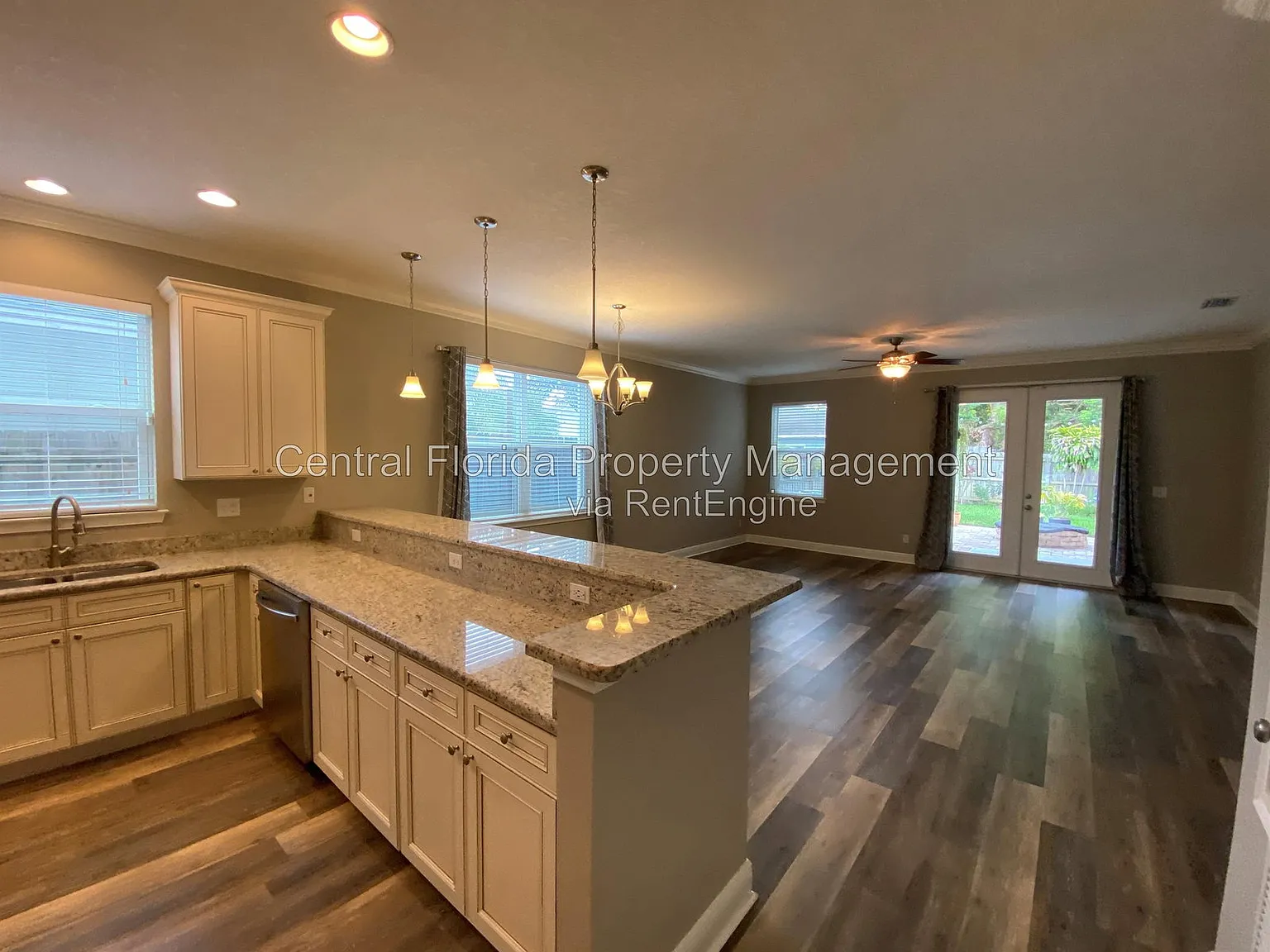 3 bed, 2.5 bath, 1723 sqft, $2,849 — Photo 3