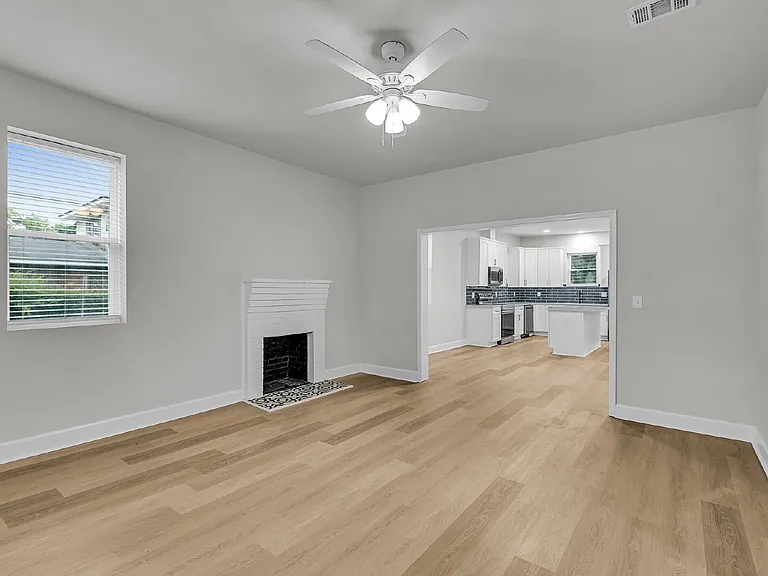 828 W 48th St — Photo 5