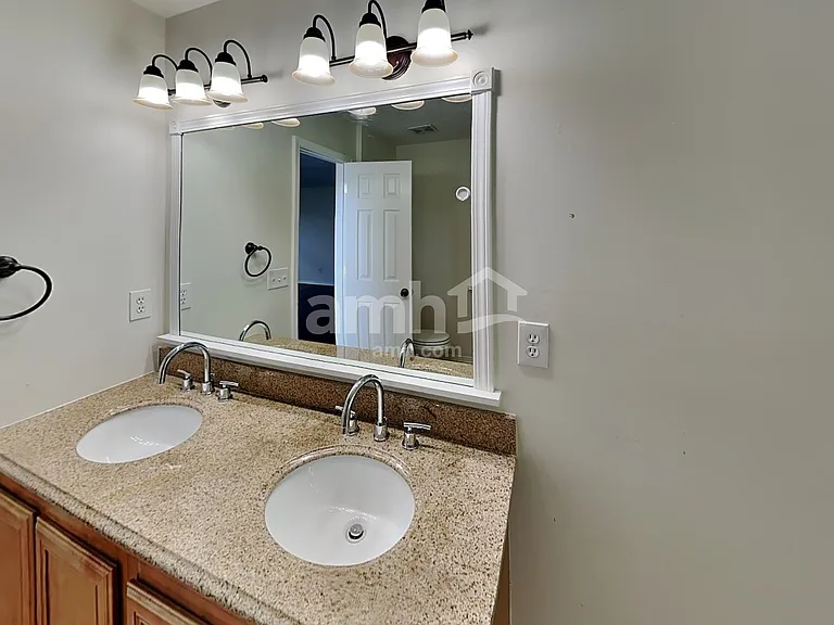 2651 Sutherland Dr — Photo 12