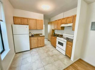 3042 30th St APT 4, Astoria, NY 11102