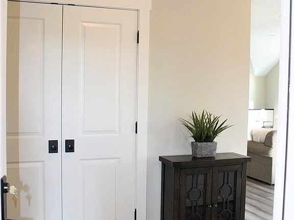 4th image of 817 7th St #418