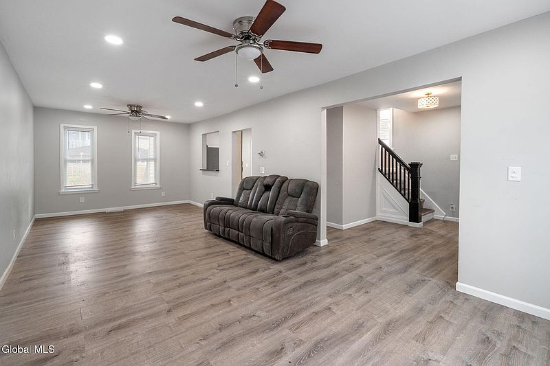4th image of 82 Haigh Avenue