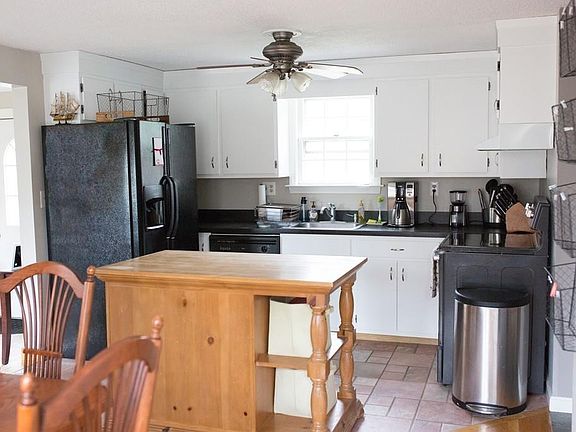 2nd image of 33 Charlotte Dr