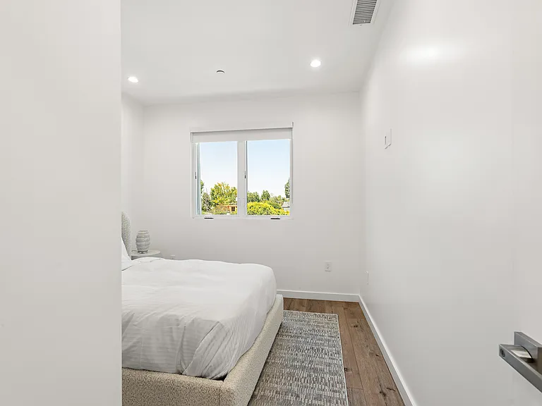 4805 Matilija Ave — Photo 6