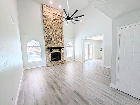 5th image of 4124 Barret Ave