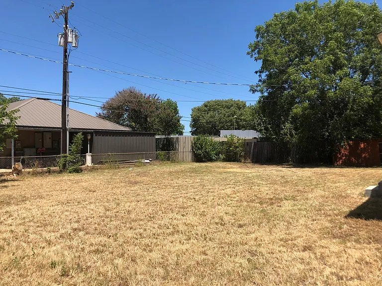 906 Cresthaven Dr #B — Photo 3