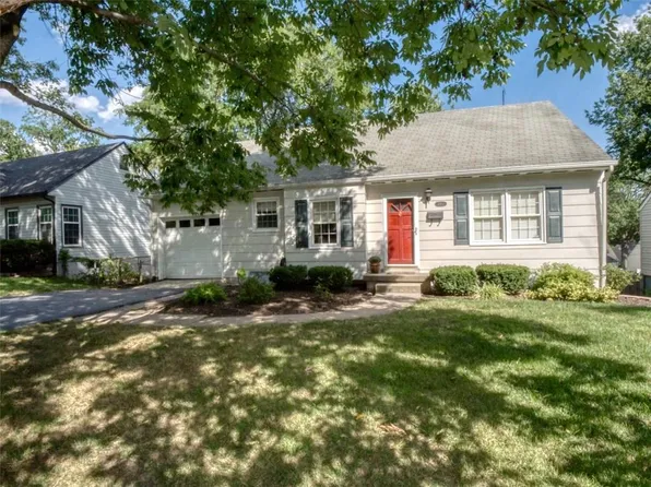 4911 Rosewood Dr, Roeland Park, KS 66205