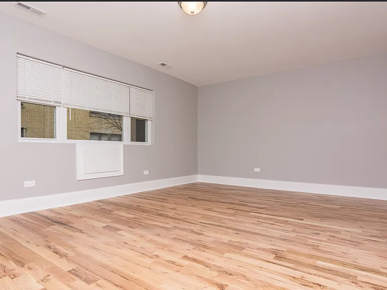 8215 S Ellis — Photo 4