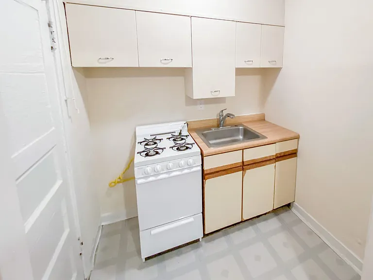512-20 W. Cornelia — Photo 16