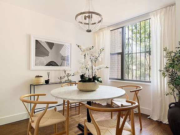 3rd image of 67 Henry St #Townhouse 67