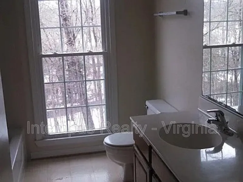 4 bed, 2.5 bath, 2620 sqft, $2,950 — Photo 4