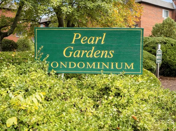 22 Faxon St APT 8, Stoughton, MA 02072