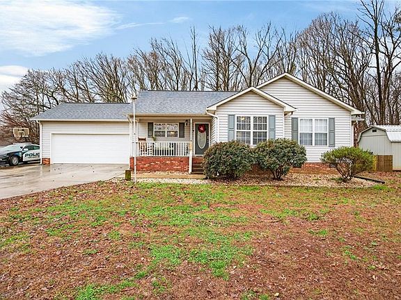 2nd image of 370 Lee Rd