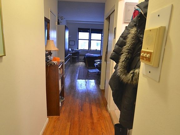 5th image of 207 E 15th St APT 3E
