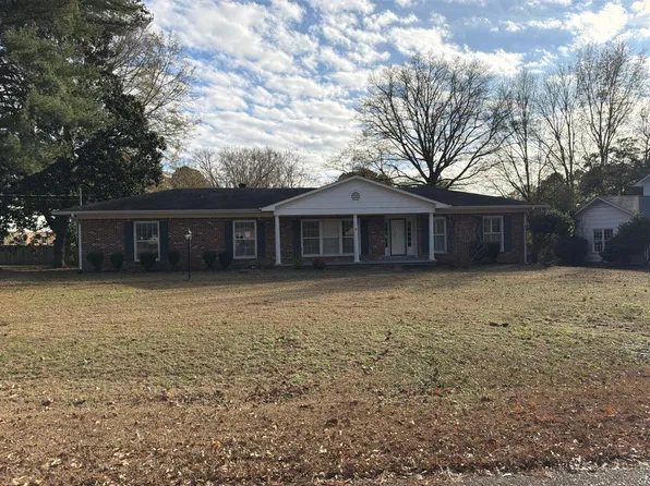 20 Greenway Dr, Jackson, TN 38305