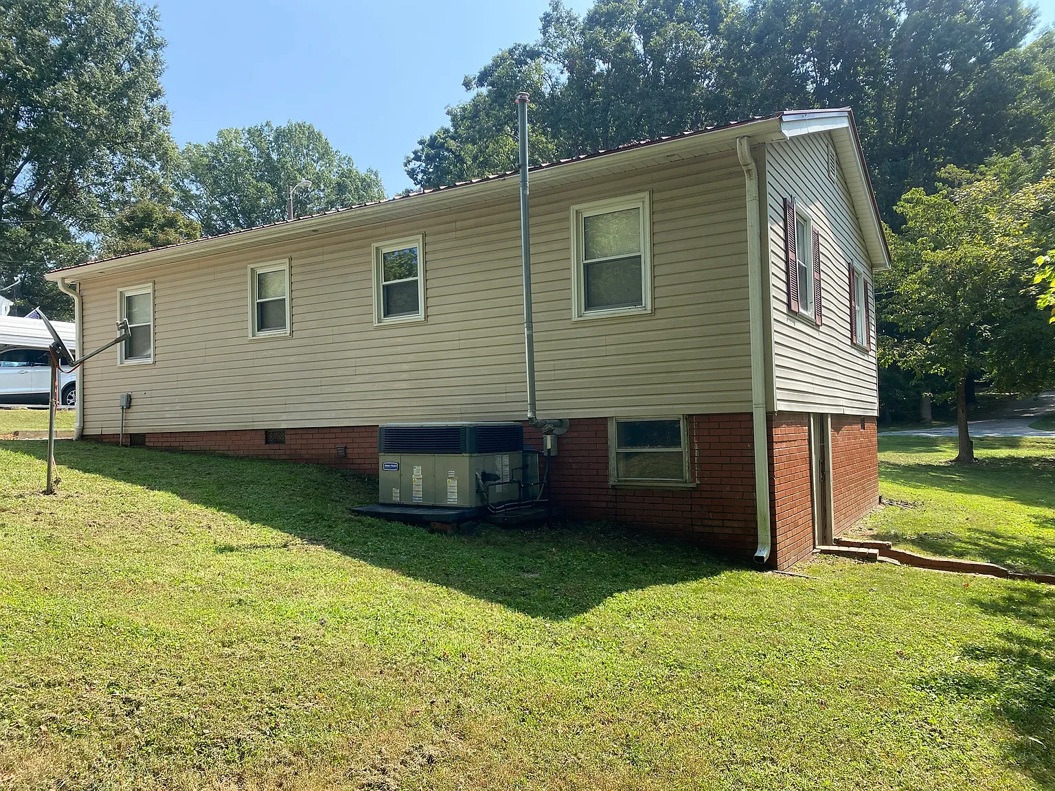 3 bed, 912 sqft, $1,400 — Photo 4