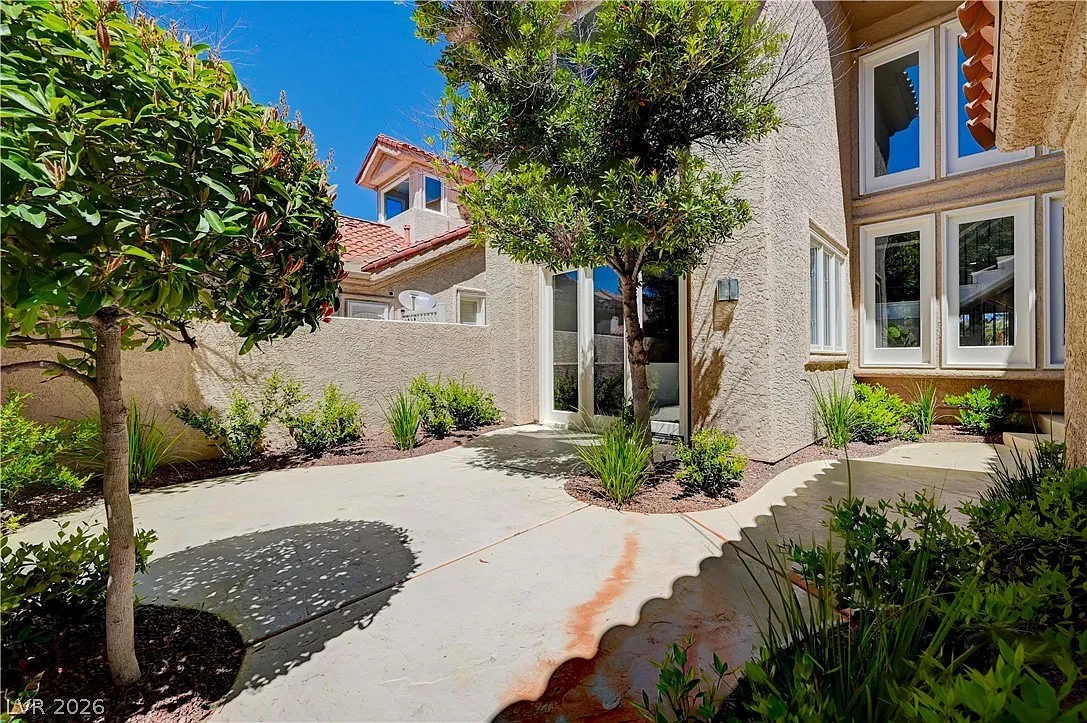 4 bed, 3.0 bath, 3507 sqft, $7,899 — Photo 4