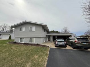 109 W Meadows Ct, Forreston, IL 61030