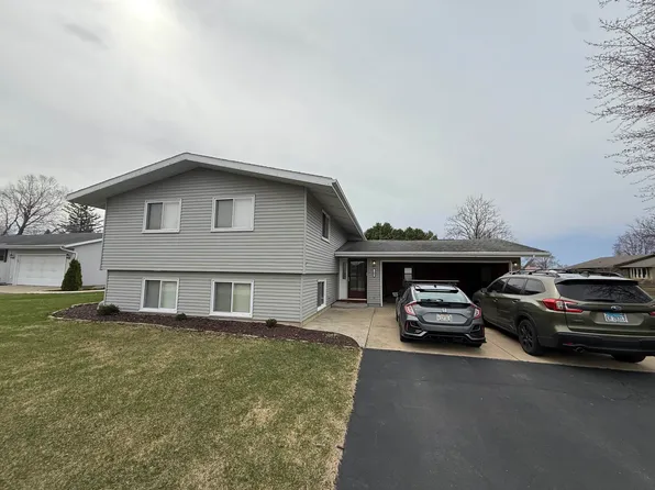109 W Meadows Ct, Forreston, IL 61030