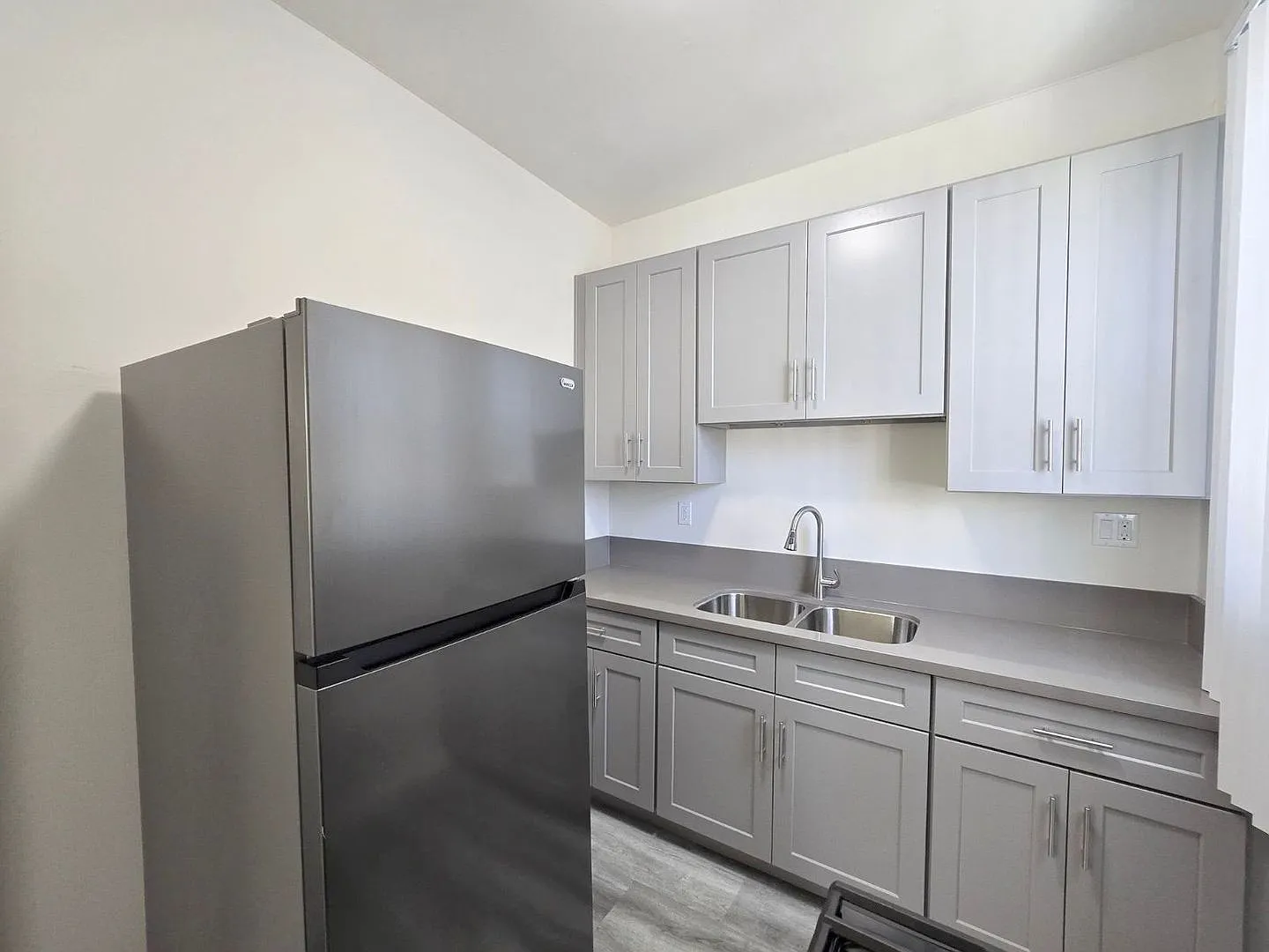 341 S Alvarado Street — Photo 3
