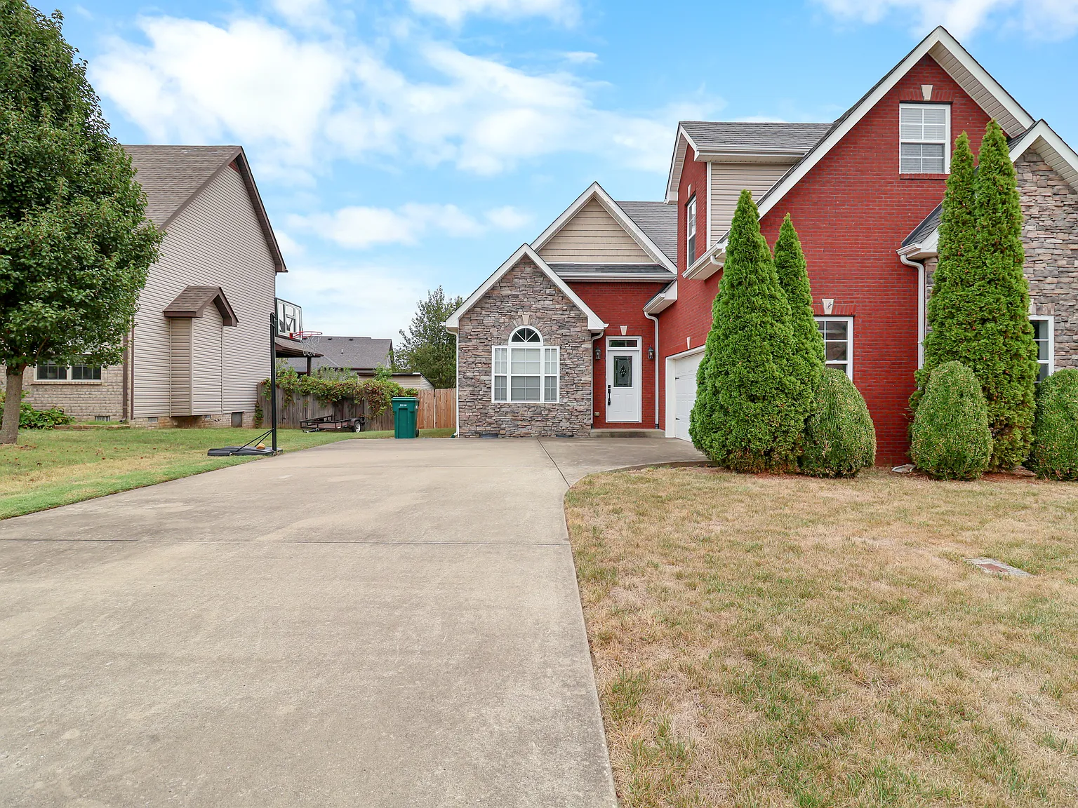 4 bed, 2.5 bath, 1950 sqft, $2,000 — Photo 4