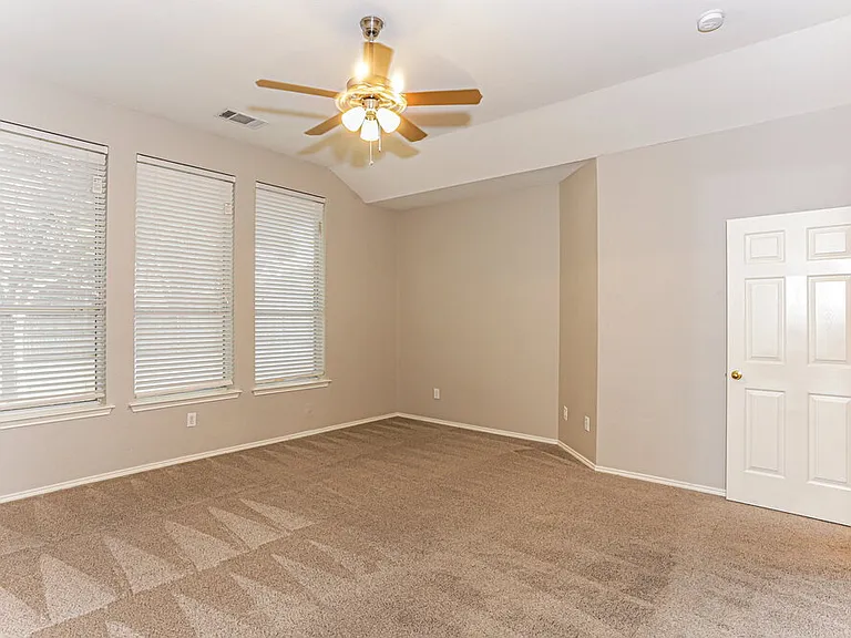 1630 Redwood Dr — Photo 11