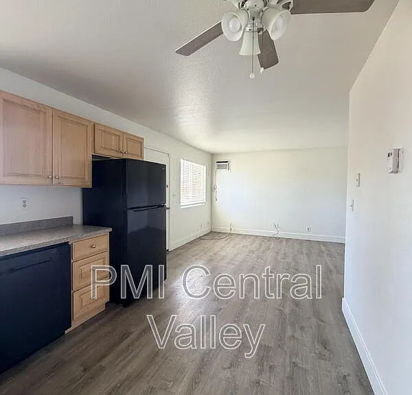 111 N Walnut Ave #1 — Photo 4