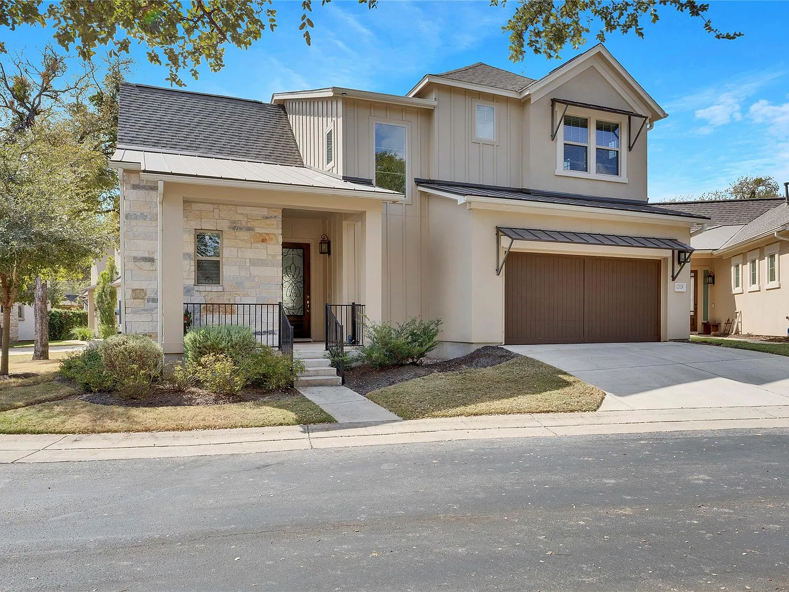 3 bed, 2.5 bath, 2208 sqft, $2,650 — Photo 1