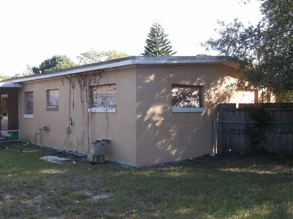 2nd image of 900 Malcom Rd